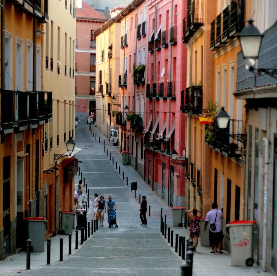 Luminoso En Lavapies-tirso De Molina * Madryt